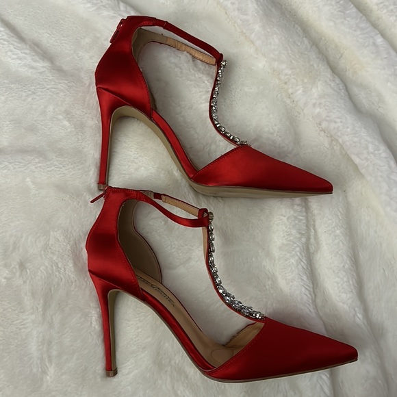 BADGLEY MISCHKA AMERICAN GLAMOUR Red Pointed Toe Embellished Heels - Picture 2 of 11